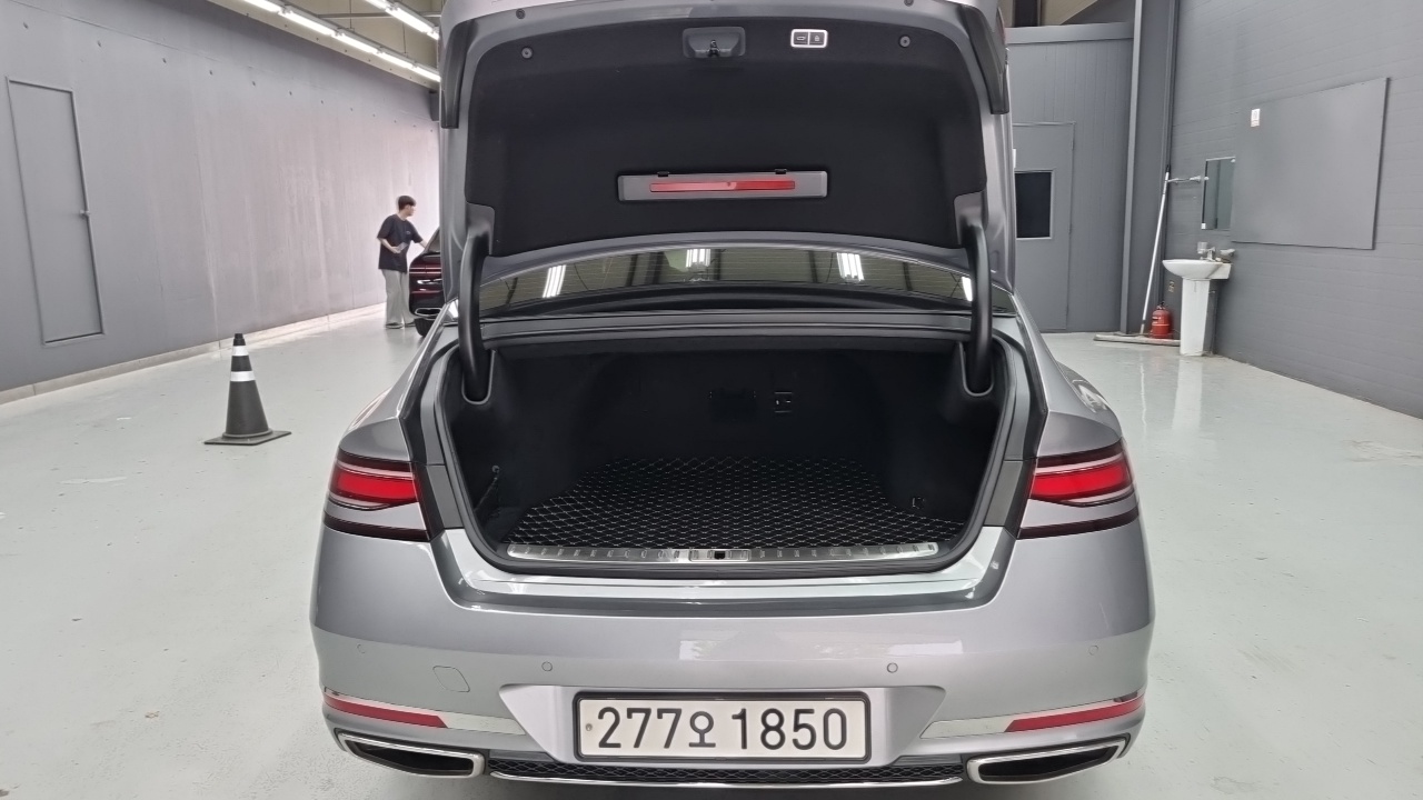 Genesis G90 Бензин 3.5 турбо AWD — Фото автомобиля 18
