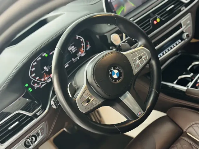 BMW 7 Series — Фото автомобиля 13