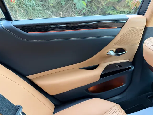 Lexus ES — Фото автомобиля 19