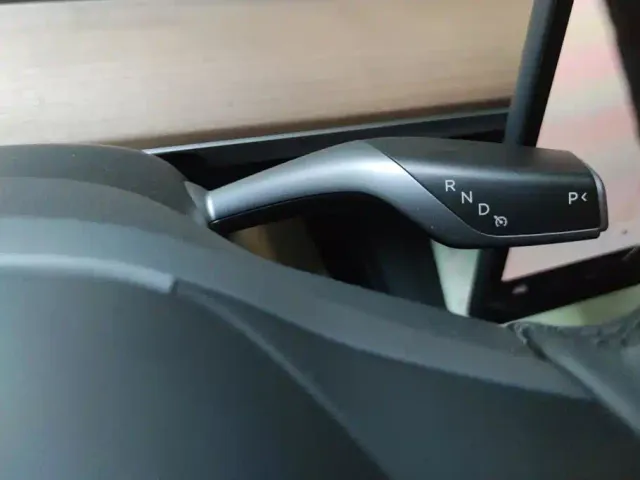 Tesla Model Y — Фото автомобиля 16