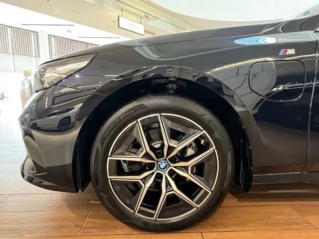 BMW i5 — Фото автомобиля 5