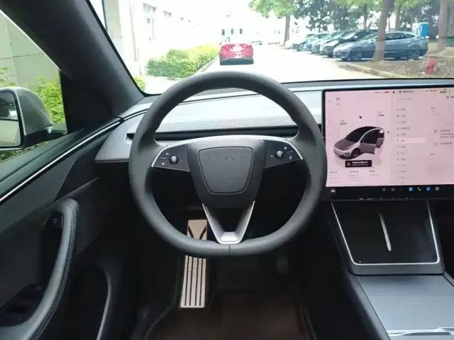 Tesla Model Y L 2025 Facelift Long Range AWD — Фото автомобиля 10