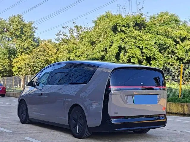 Li Auto MEGA — Фото автомобиля 7