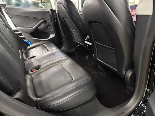 Tesla Model Y — Фото автомобиля 8