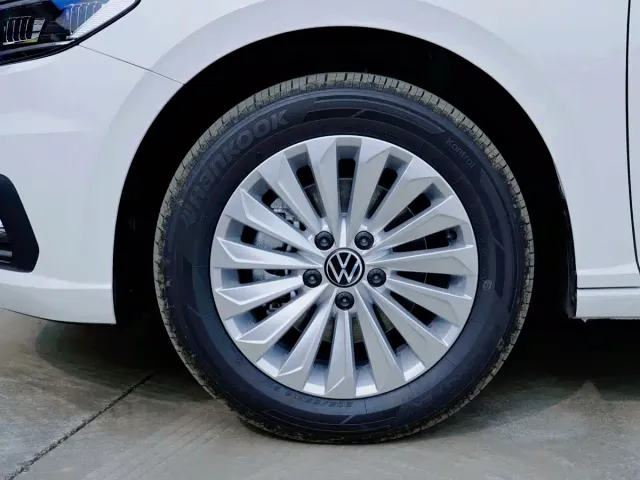 Volkswagen Lavida — Фото автомобиля 9