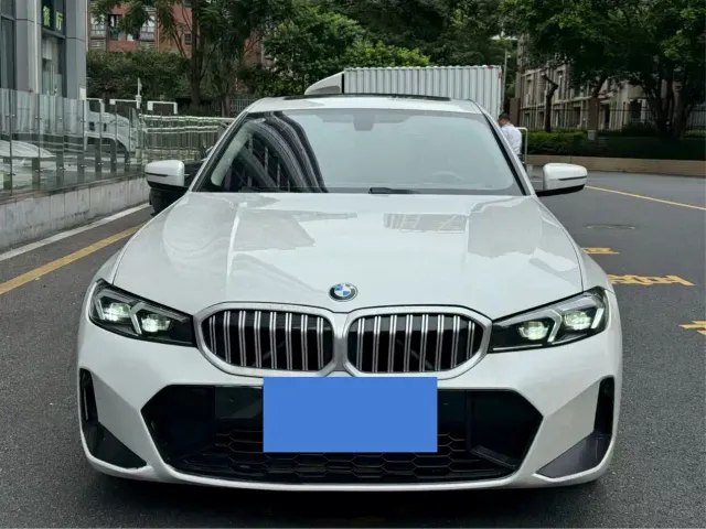 Фотография автомобиля — BMW 3 Series