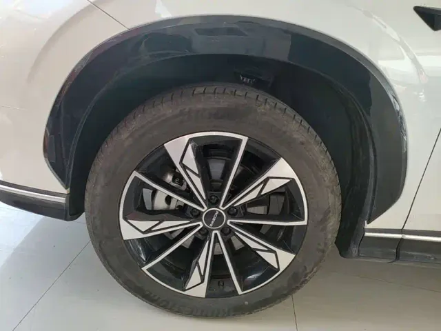 Roewe RX5 — Фото автомобиля 22