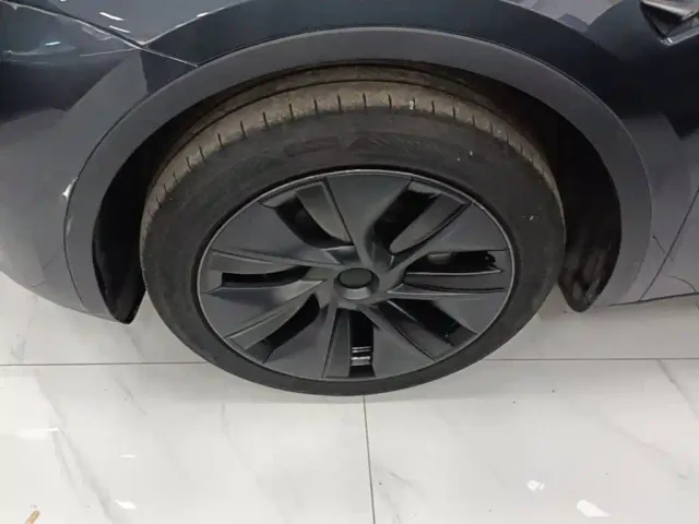 Tesla Model Y — Фото автомобиля 22