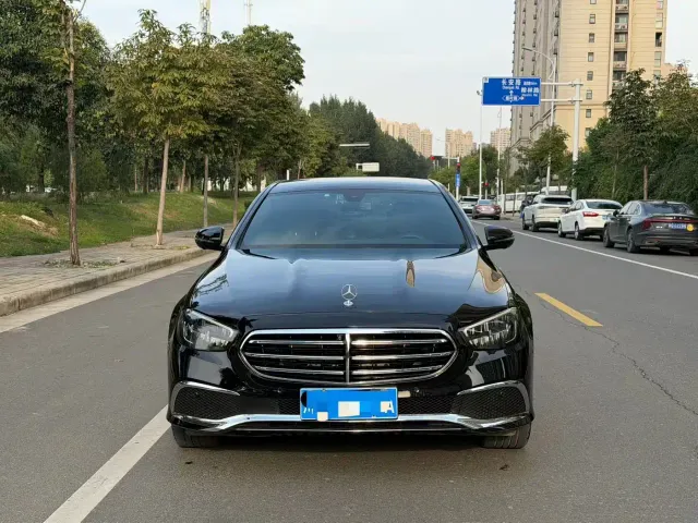 Mercedes-Benz E-Class — Фото автомобиля 2