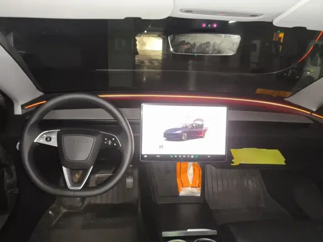 Tesla Model 3 — Фото автомобиля 5