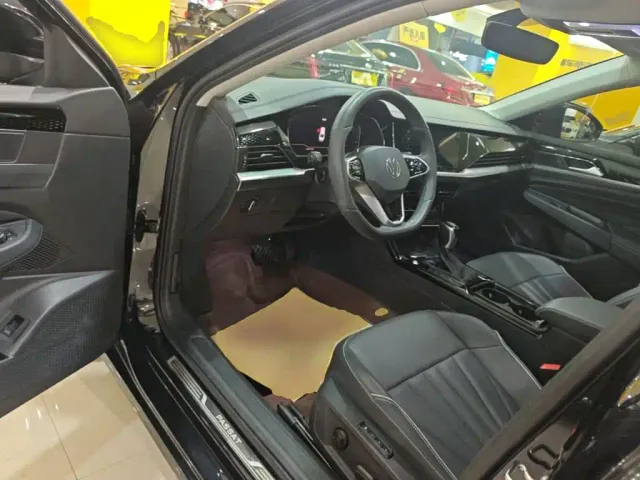 Volkswagen Passat — Фото автомобиля 15