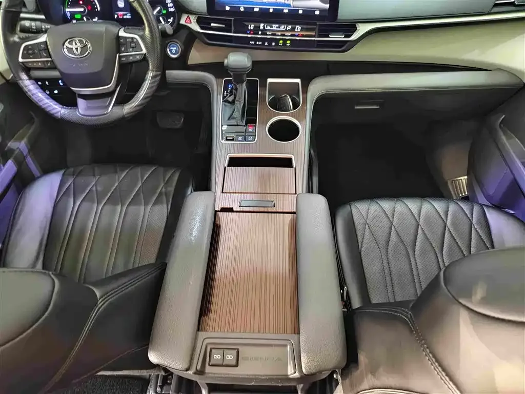 Toyota Toyota Sienna 2023 2.5L Hybrid Comfort Edition — Фото автомобиля 8