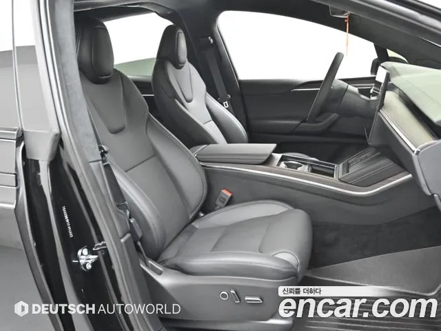 Tesla Model X — Фото автомобиля 18