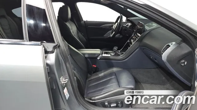 BMW 8 Series G15 — Фото автомобиля 16