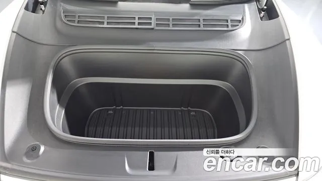 Tesla Model Y — Фото автомобиля 3