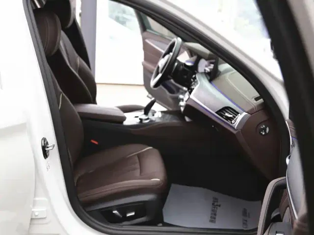 BMW 5 Series — Фото автомобиля 24