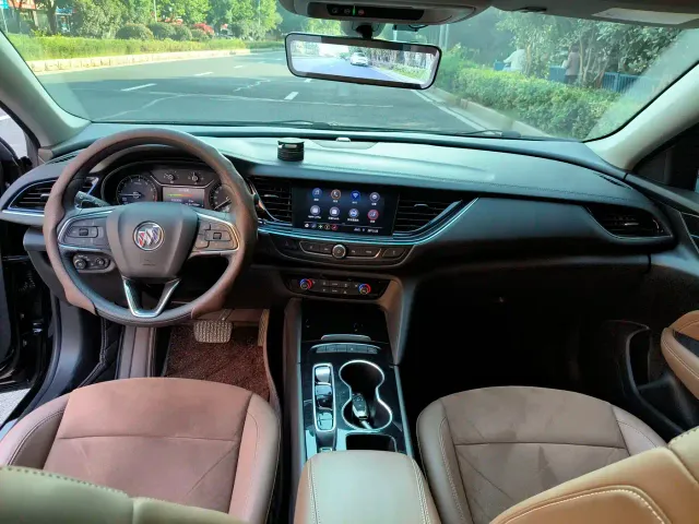 Buick Regal — Фото автомобиля 10