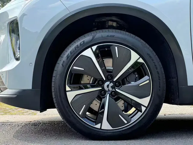 Nio ES8 — Фото автомобиля 14