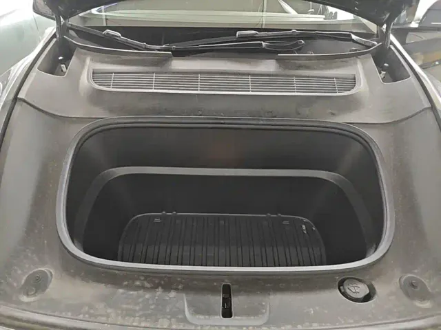 Tesla Model Y — Фото автомобиля 19