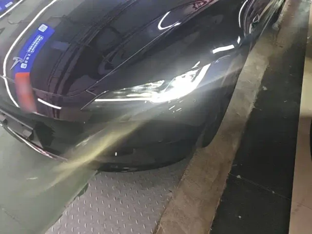 Tesla Model 3 — Фото автомобиля 23