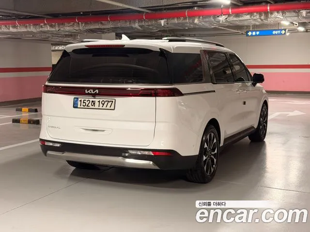 Kia Carnival Generation 4 — Фото автомобиля 3