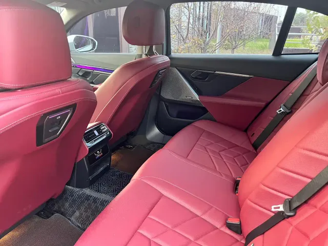 BMW 5 Series — Фото автомобиля 5