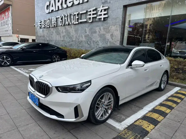 Фотография автомобиля — BMW 5 Series