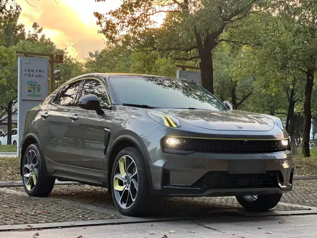 Lynk & Co 05 — Фото автомобиля 3