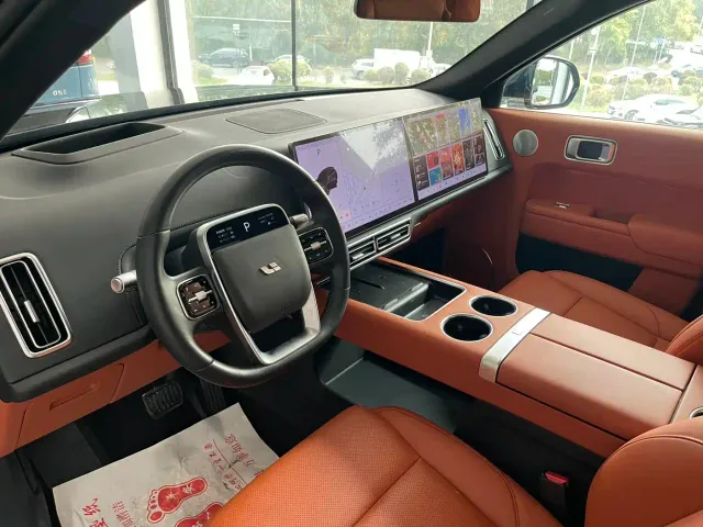 Li Auto L8 — Фото автомобиля 9