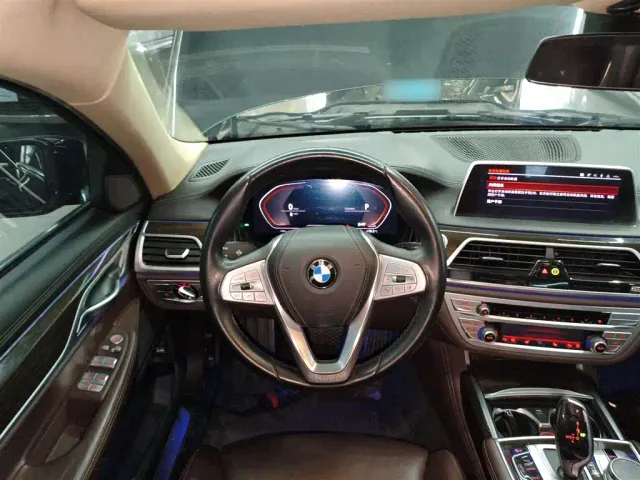 BMW 7 Series — Фото автомобиля 10