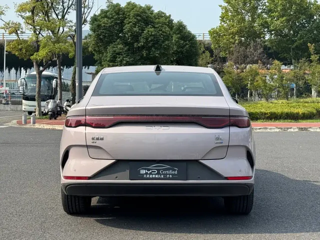 BYD Qin L — Фото автомобиля 13