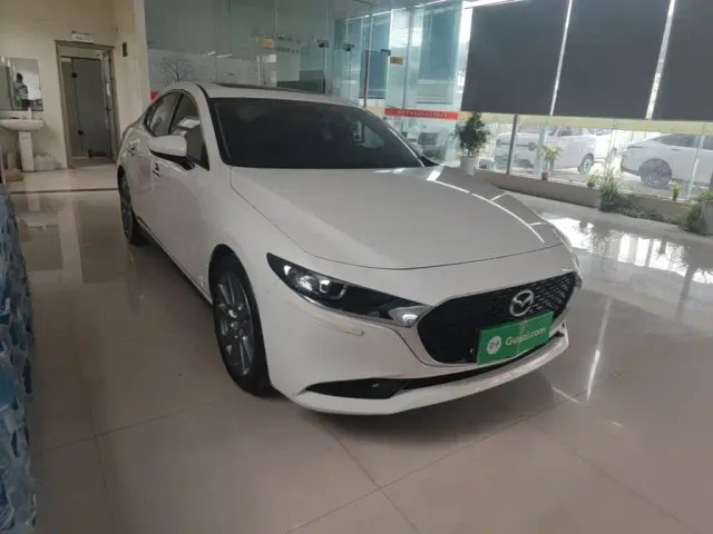 Mazda Axela — Фото автомобиля 21