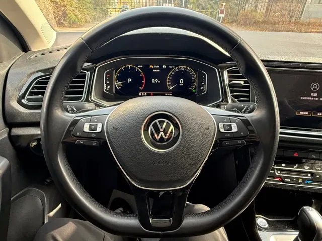 Volkswagen T-Roc — Фото автомобиля 9