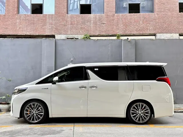 Toyota Alphard — Фото автомобиля 8