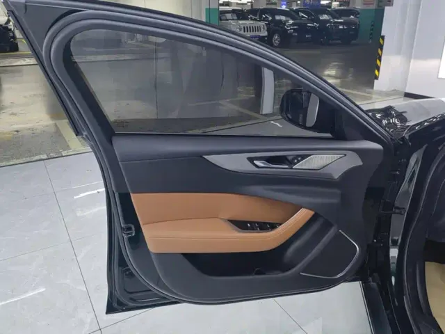 Jaguar XEL — Фото автомобиля 7