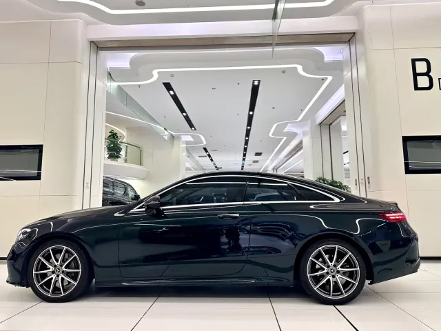 Mercedes-Benz E-Class — Фото автомобиля 3