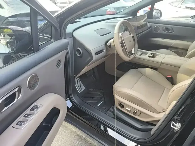 Li Auto Li Auto i6 2025 2WD Base Model — Фото автомобиля 15