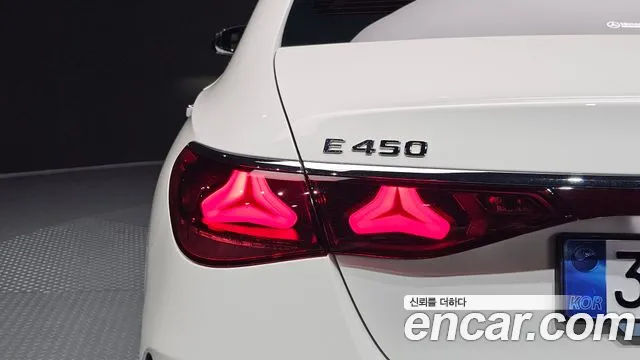 Mercedes-Benz E-Class — Фото автомобиля 22