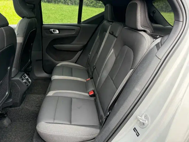 Volvo XC40 — Фото автомобиля 12