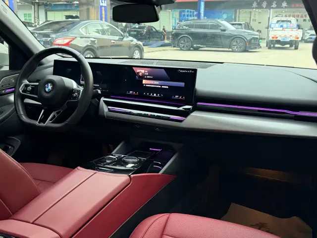 BMW 5 Series — Фото автомобиля 11