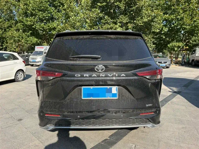 Toyota Granvia — Фото автомобиля 7