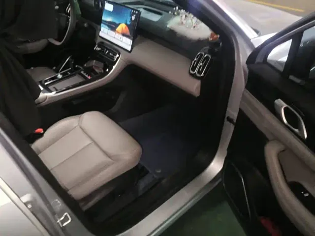 Geely Boyue L — Фото автомобиля 13