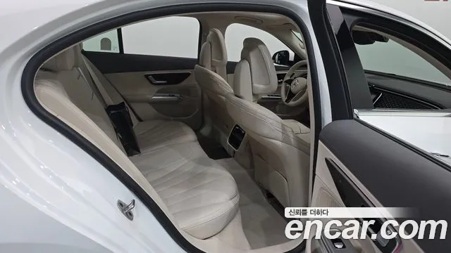 Mercedes-Benz E-Class — Фото автомобиля 11