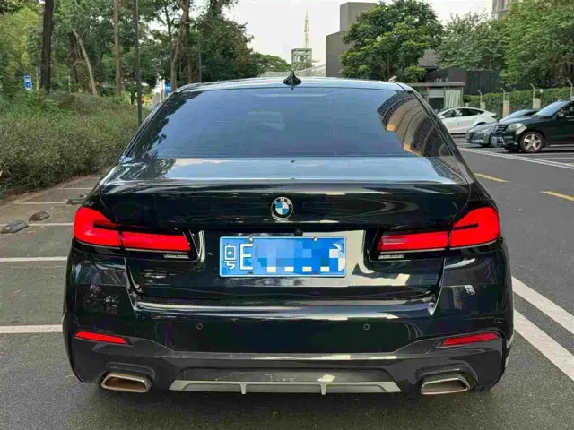 BMW 5 Series — Фото автомобиля 5
