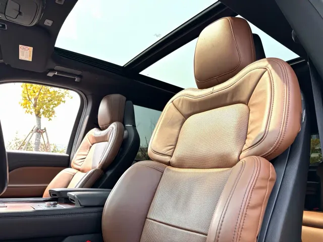 Lincoln Navigator — Фото автомобиля 16