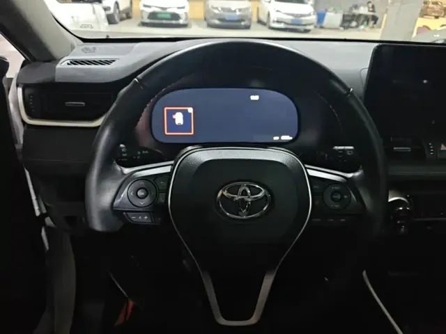 Toyota RAV4 — Фото автомобиля 8