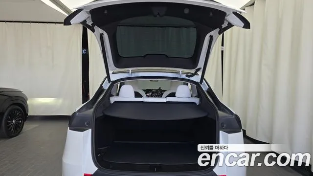 Tesla Model Y — Фото автомобиля 18