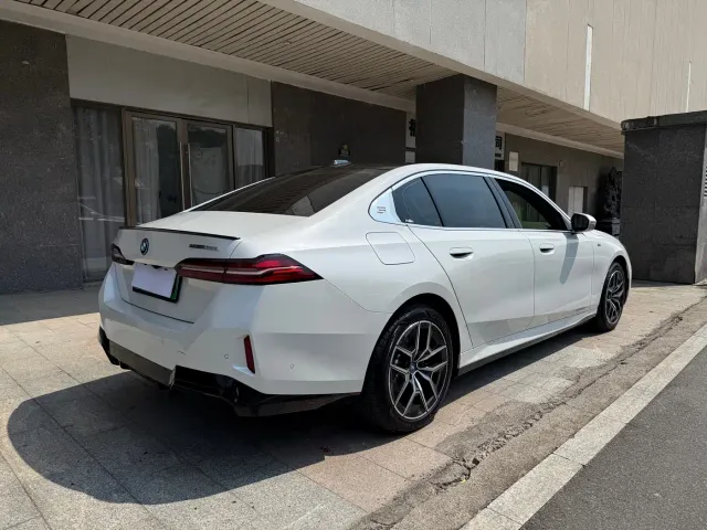 BMW i5 — Фото автомобиля 8