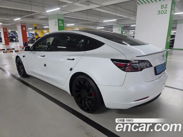 Tesla Model 3 — Фото автомобиля 4
