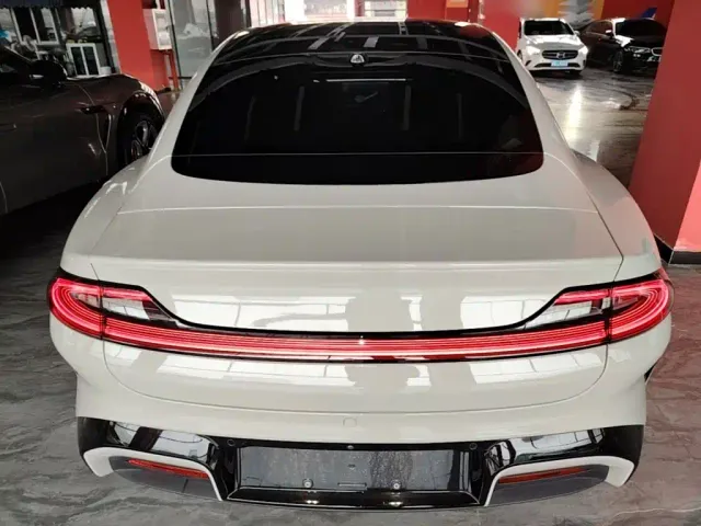 Xiaomi SU7 — Фото автомобиля 5